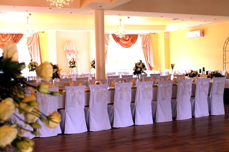 Firma na wesele: Sala weselna Kardamon
